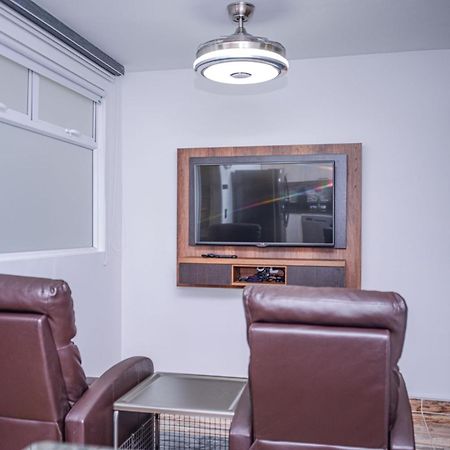 Miracle Aparthotel Medellin Ngoại thất bức ảnh