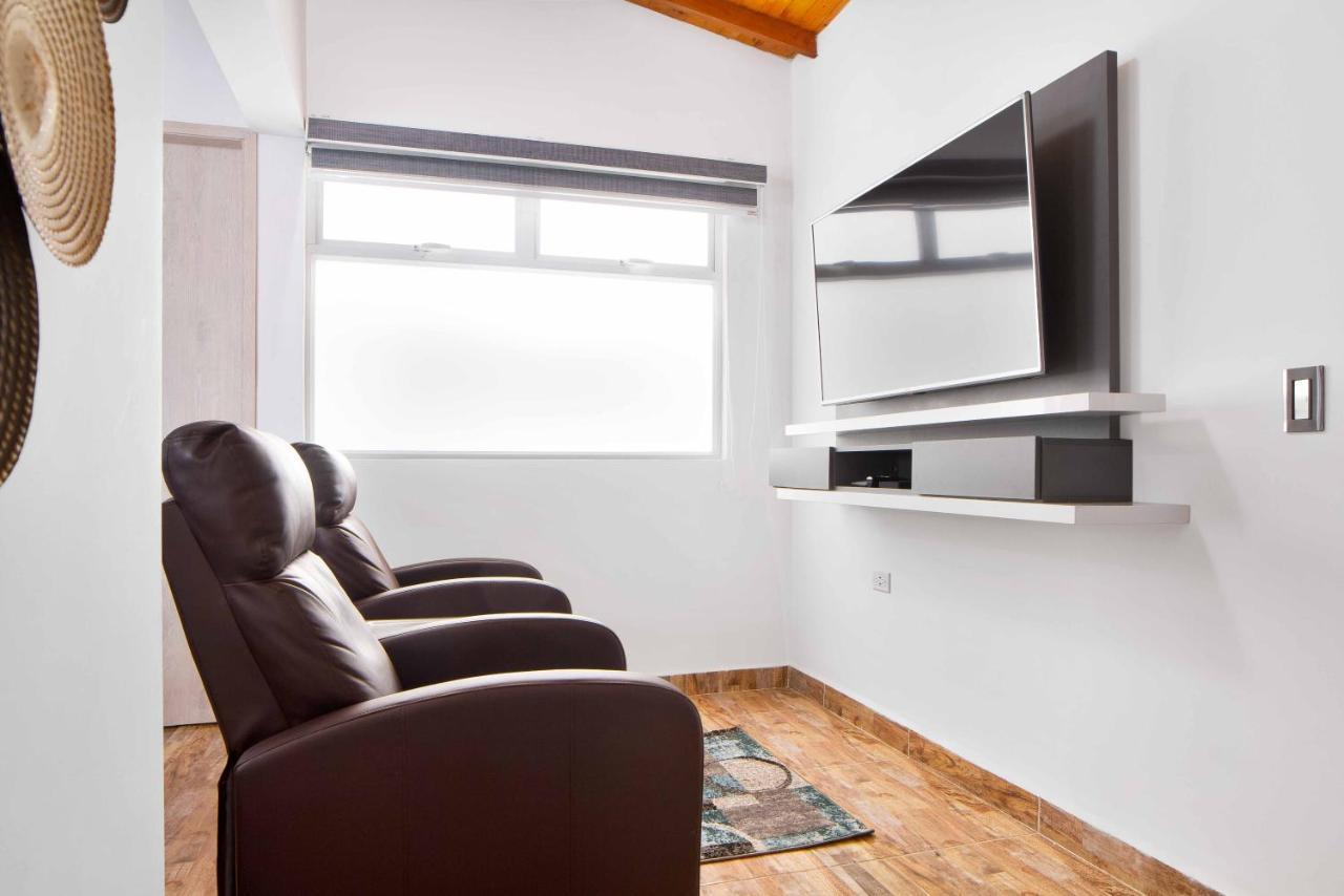 Miracle Aparthotel Medellin Ngoại thất bức ảnh