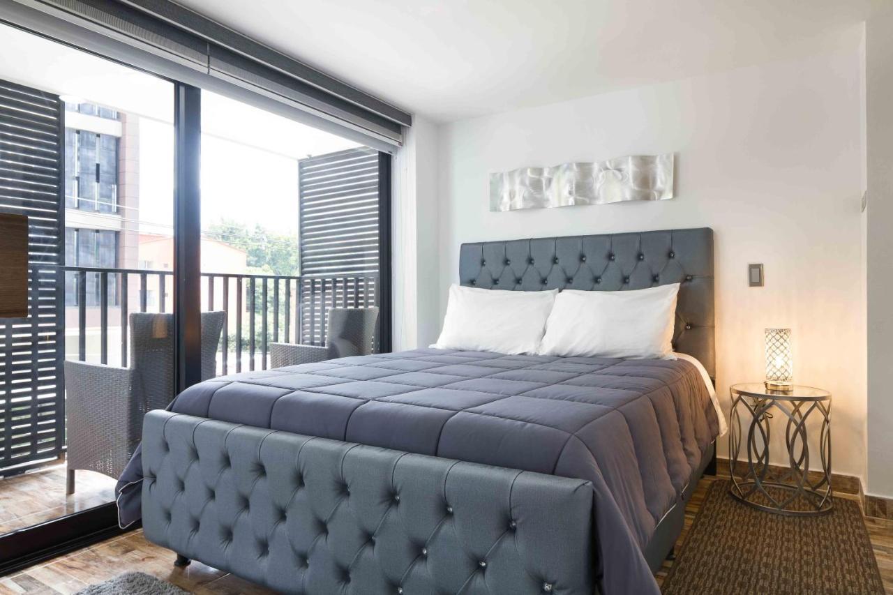 Miracle Aparthotel Medellin Ngoại thất bức ảnh